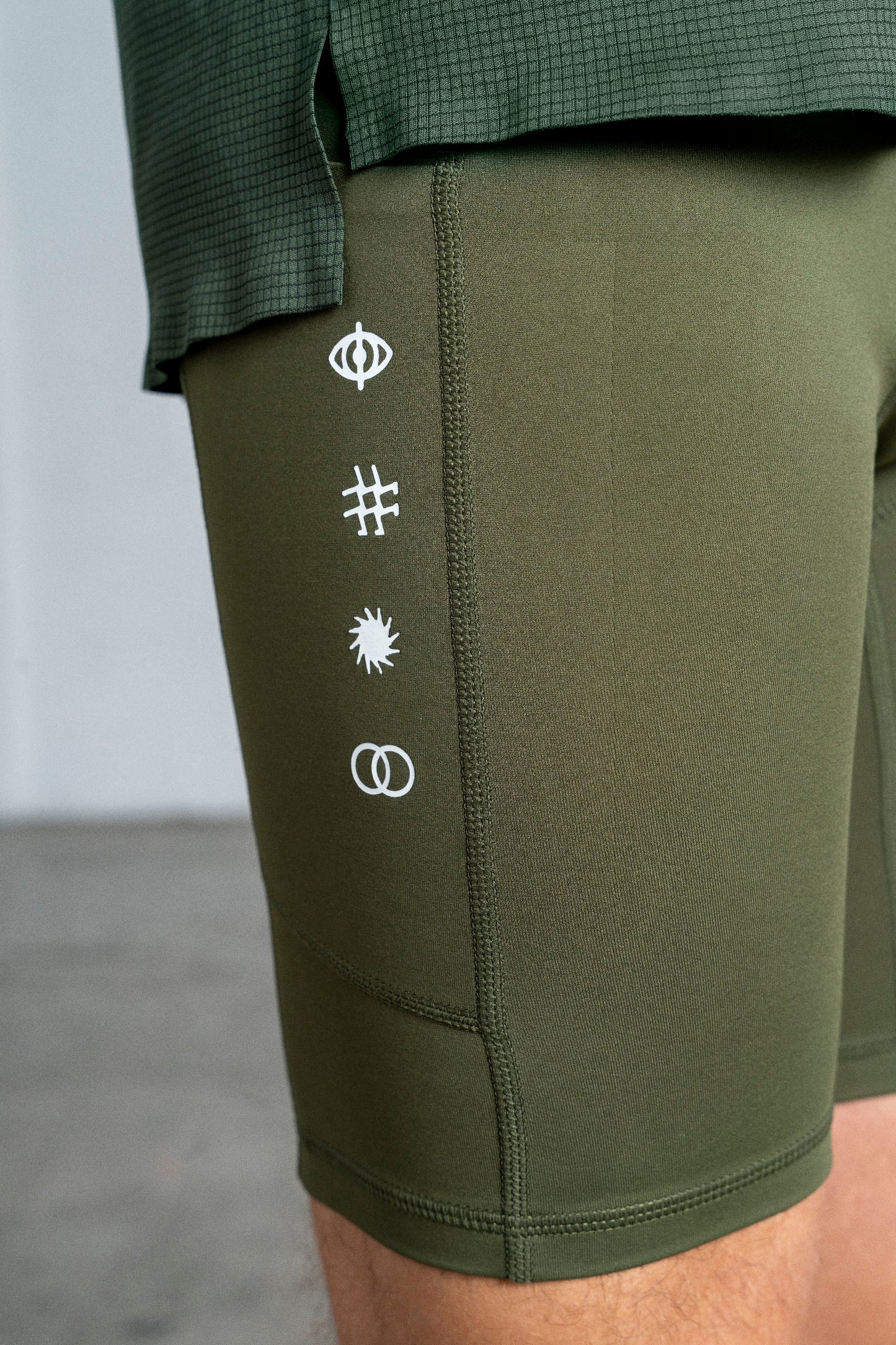 Green Tights Man 11:11 - TAMB1ÉN EX1ST1MOS